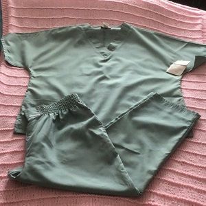 NWT Cherokee Scrub Set